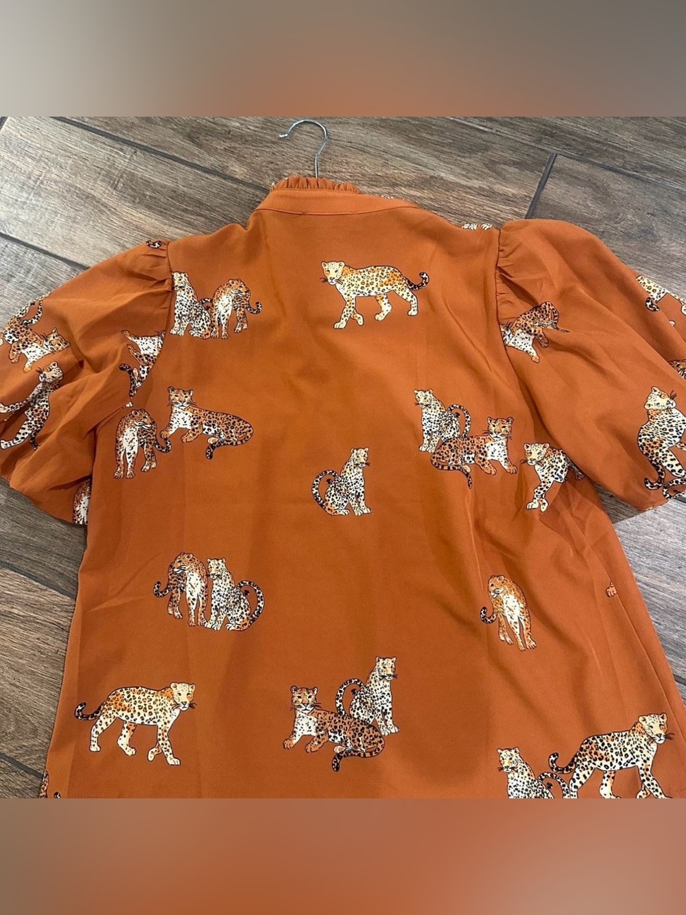 THML BURNT ORANGE LEOPARD Print V-Neck Flowy Top sz Small - Picture 5 of 5